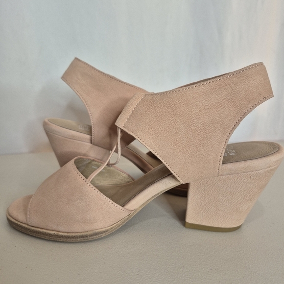 Eileen Fisher Doe Heeled Sandal  - Size 7 - Picture 2 of 12